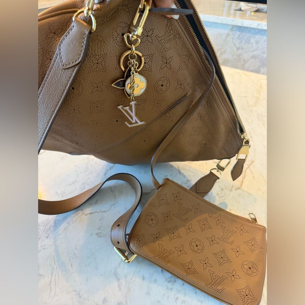Louis Vuitton Caramel Crossbody Handbag with Bag Charm and Pouchette - Picture 11 of 16